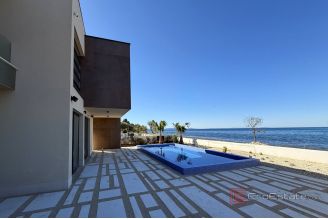 014 2022 371 zadar villa first row to the sea for sale