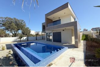 014 2022 371 zadar villa first row to the sea for sale