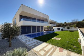 014 2022 371 zadar villa first row to the sea for sale