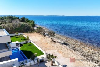 012 2022 372 zadar luxury villa first row to the sea for sale