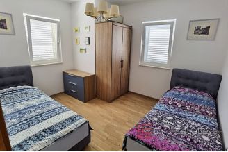 011 2031 95 Ciovo two bedroom apartment for rent