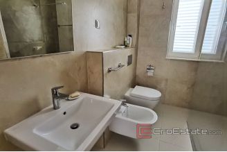 011 2031 95 Ciovo two bedroom apartment for rent