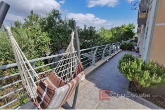 011 2031 95 Ciovo two bedroom apartment for rent