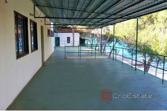 007 2022 375 dugi otok business property first row to the sea for sale