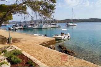007 2022 375 dugi otok business property first row to the sea for sale