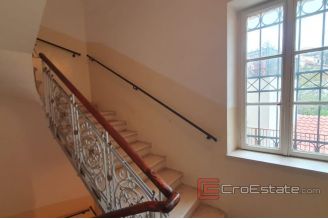 006 2030 64 Split city centre three bedroom apartment for sale