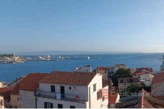 006 2030 64 Split city centre three bedroom apartment for sale