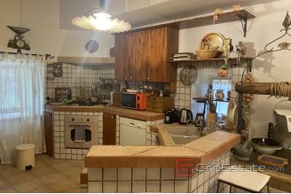 012 2037 52 Solta three story house for sale