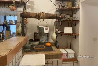 012 2037 52 Solta three story house for sale