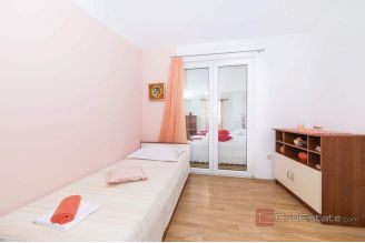 016 2036 84 Kastela villa with swimming pool for sale