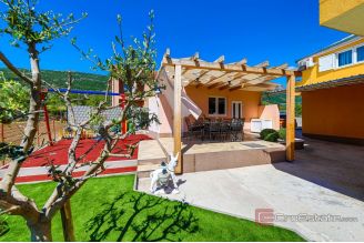 016 2036 84 Kastela villa with swimming pool for sale