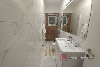 009 2031 98 Kastela three bedroom apartment with a sea view for sale