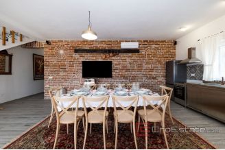 020 2018 243 Pasman stone house with pool with pool first row to the sea for sale