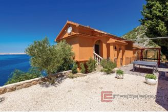 020 2018 244 Zadar house with private access to the beach for sale