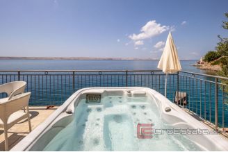 020 2018 244 Zadar house with private access to the beach for sale