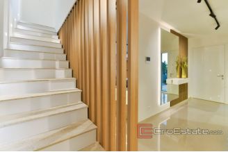 013 2037 54 Vir newly built house with a sea view for sale