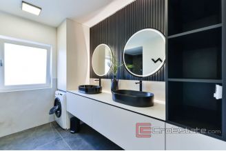 013 2037 54 Vir newly built house with a sea view for sale