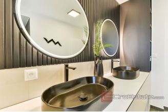 013 2037 54 Vir newly built house with a sea view for sale