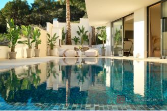 020 2035 132 Trogir luxury villa with a sea view sale
