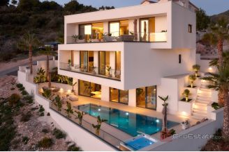 020 2035 132 Trogir luxury villa with a sea view sale