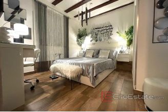 016 2038 70 Split centre luxury three bedroom apartment for sale