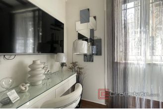 016 2038 70 Split centre luxury three bedroom apartment for sale