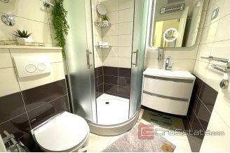 016 2038 70 Split centre luxury three bedroom apartment for sale