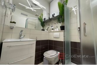 016 2038 70 Split centre luxury three bedroom apartment for sale
