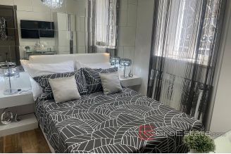 016 2038 70 Split centre luxury three bedroom apartment for sale