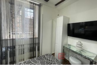 016 2038 70 Split centre luxury three bedroom apartment for sale