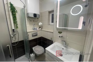016 2038 70 Split centre luxury three bedroom apartment for sale