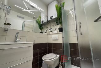 016 2038 70 Split centre luxury three bedroom apartment for sale