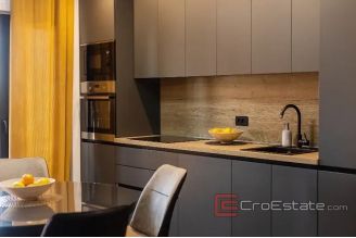 020 2031 99 Ciovo apartment with pool for sale