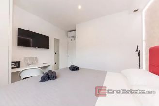 020 2031 99 Ciovo apartment with pool for sale