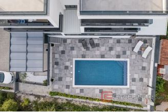 020 2031 99 Ciovo apartment with pool for sale