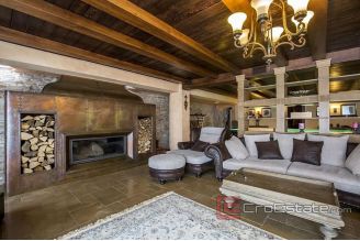 018 2026 103 Ciovo unique villa first row to the sea for sale