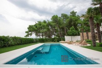 018 2026 103 Ciovo unique villa first row to the sea for sale