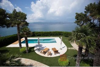 018 2026 103 Ciovo unique villa first row to the sea for sale
