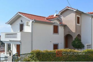 020 3456 30 island ciovo house with swimming pool for sale