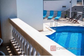 020 3456 30 island ciovo house with swimming pool for sale