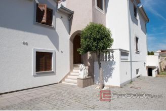 020 3456 30 island ciovo house with swimming pool for sale