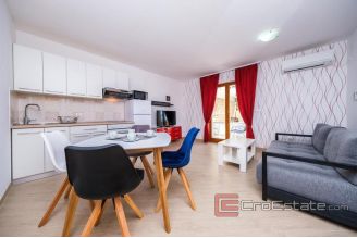 020 3456 30 island ciovo house with swimming pool for sale