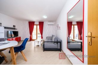 020 3456 30 island ciovo house with swimming pool for sale