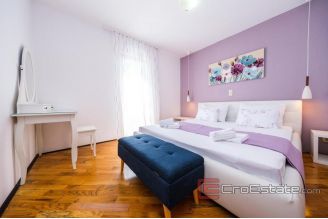 020 3456 30 island ciovo house with swimming pool for sale