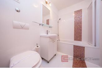 020 3456 30 island ciovo house with swimming pool for sale