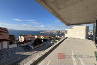 010 2035 135 island Ciovo Luxurious penthouse with an open sea view for sale