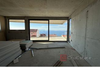 010 2035 135 island Ciovo Luxurious penthouse with an open sea view for sale