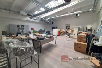 010 2016 587 Split area storage space for sale