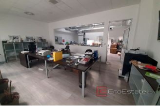 010 2016 587 Split area storage space for sale