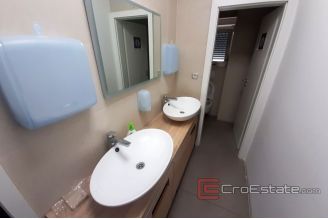 010 2016 587 Split area storage space for sale